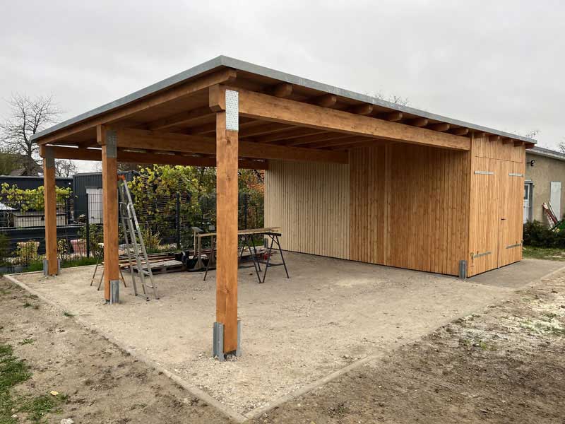 Carport über 3 m mit Schuppen