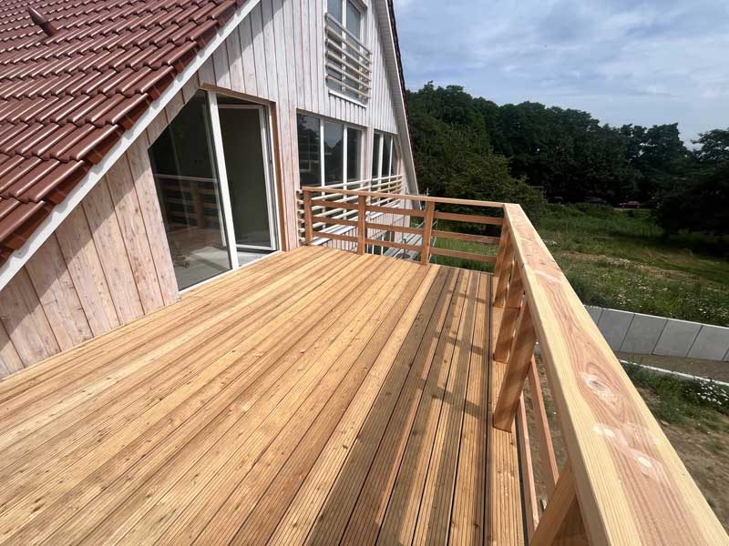 Dachterrasse mit Geländer