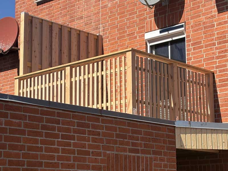 Dachterrasse mit Geländer