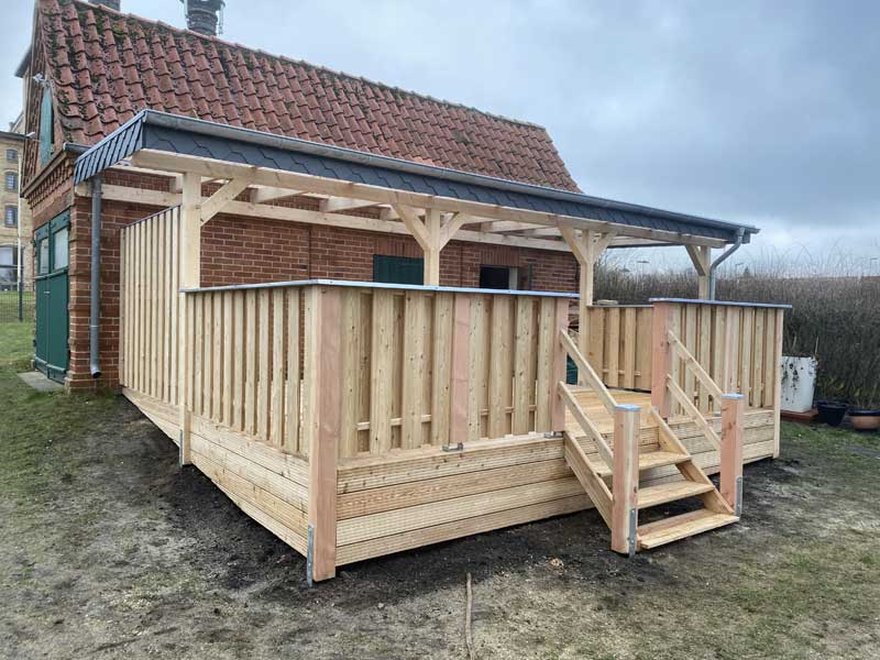 Vordach mit Terrassenerhöhung