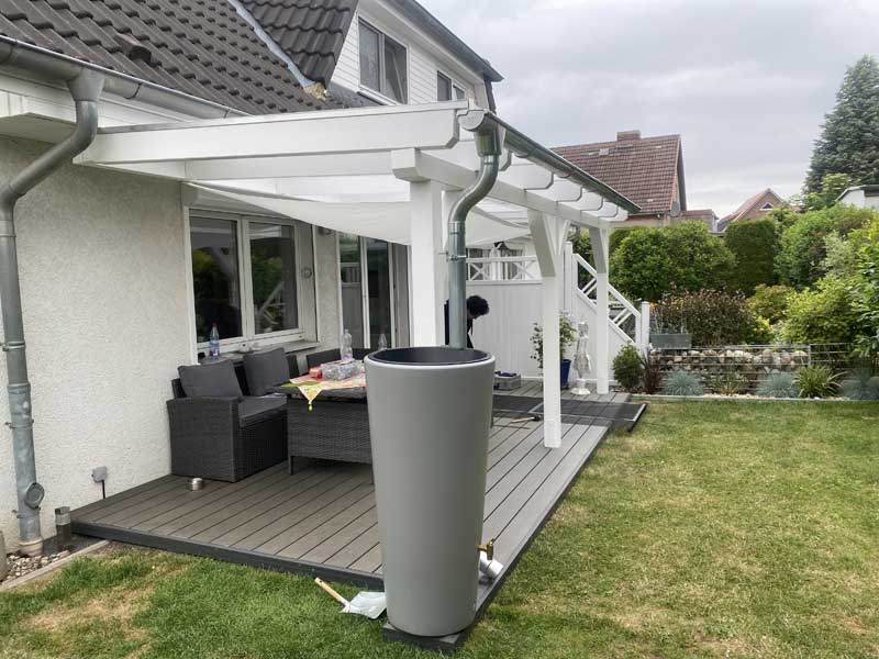 Vordach mit Doppelstegplatten und WPC-Terrasse